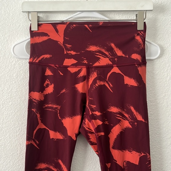 Lululemon Wunder Under High-Rise Tight *Nulux 28"
Flower Pop Poppy Coral Deep - Picture 3 of 6